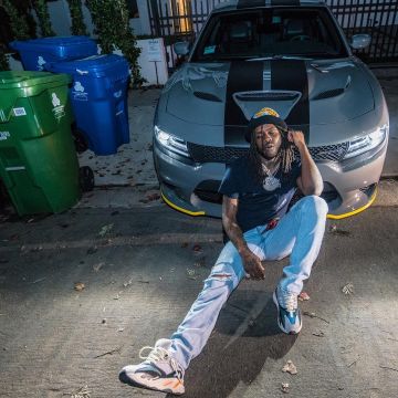 sneakers adidas YEEZY BOOST 700 "WAVE RUNNER" views on the account Instagram of Chief Keef