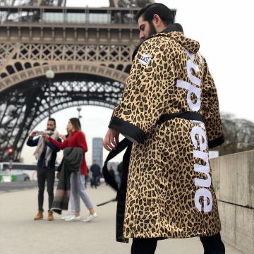 El vestido de boxeo Supreme x Everlast usado por el YouTuber Qias Omar en su Instagram