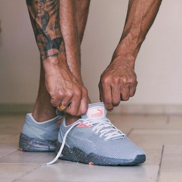 Las zapatillas Puma grises de @bisso97120 en su cuenta de Instagram