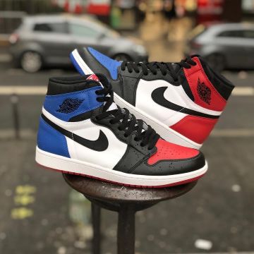 The Nike AIR JORDAN 1 RETRO blue white red @larrydeadstock on his account Instagram