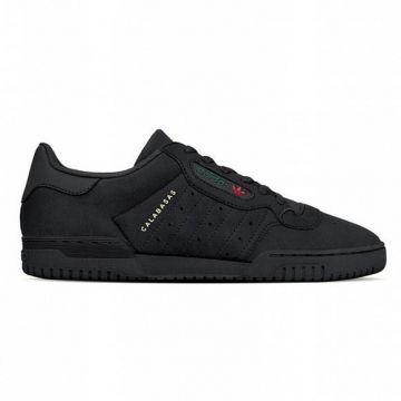 Las adidas CALABASAS negras de @larrydeadstock en su cuenta de Instagram