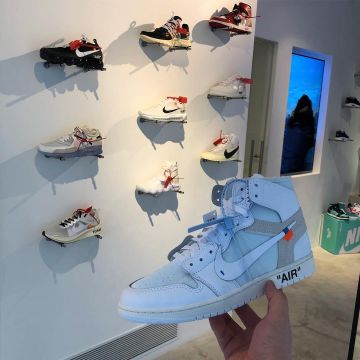 The NIKE AIR MAX 97 "OFF WHITE" white @larrydeadstock on his account Instagram