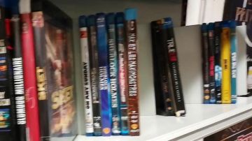 The blu-ray and Max Maximonstres in the YouTube video Of the SHOPS GEEK IN AIX-en-PROVENCE ? chain of Geek