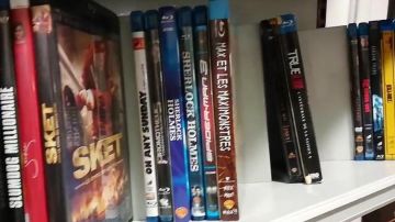 The blu-ray of Sherlock Homes in the YouTube video Of the SHOPS GEEK IN AIX-en-PROVENCE ? chain of Geek