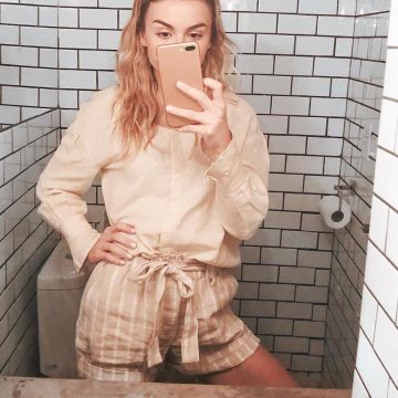 The shorts in stripes of Mango brought by Allegra Shaw on his account Instagram