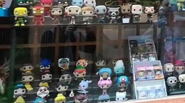 The figurine Funko POP! Sonic with ring in the YouTube video Of the SHOPS GEEK IN AIX-en-PROVENCE ? chain of Geek