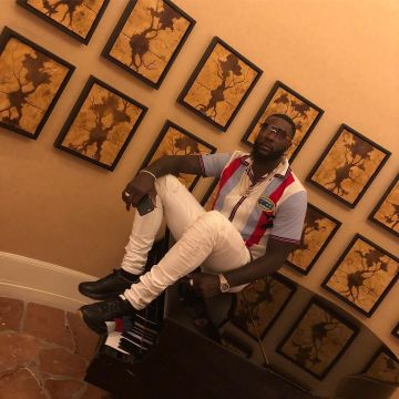 Gucci Shoes black with red band, green and white of Lance Stephenson on his account Instagram