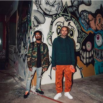 The pants Supreme stone island worn by Chris Brown on the account Instagram @poppinforCB