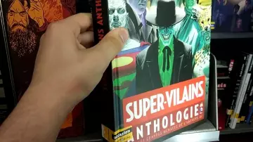 The book Super Villains Anthologies seen on the video "I can't find any comics ?" of The Chain of the Geek