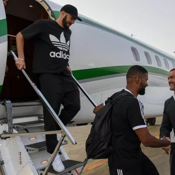 El par de zapatillas blancas Alexander McQueen de Karim Benzema en su cuenta de Instagram