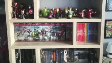 The bust piggy bank Marvel Avengers 2 Iron Man seen in the video, "You sell the dream - Your collections Geek" of The Chain of the Geek