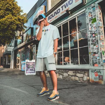 Les Air Max Sean Wotherspoon que porte le youtubeur et influenceur Ari Petrou sur son Instagram