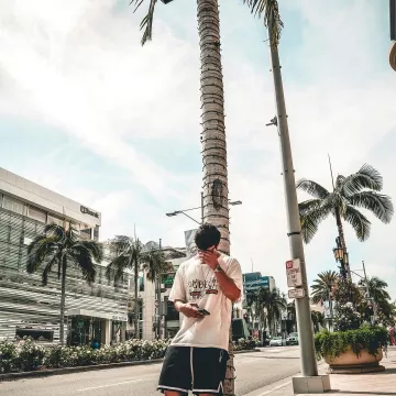 Le t-shirt Gucci Coco que porte le youtubeur et influenceur Ari Petrou sur son Instagram