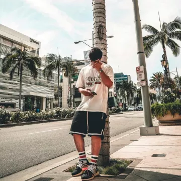 Les Nike Presto Off-White que porte le youtubeur et influenceur Ari Petrou sur son Instagram