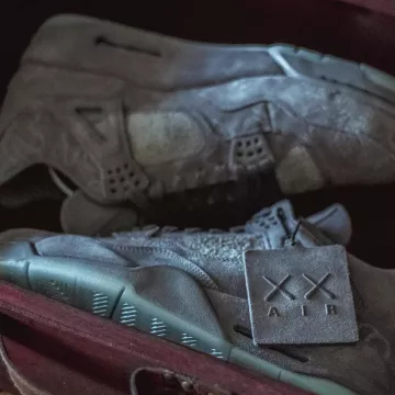 The nike air jordan 4 kaws grey @tadsnkrs on his account instagram
