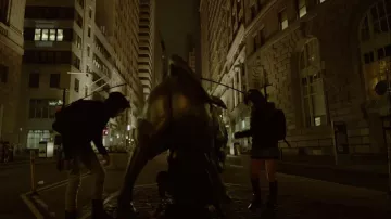 The sculpture Charging Bull by Arturo Di Modica in New York in the series Mr. Robot S02E01