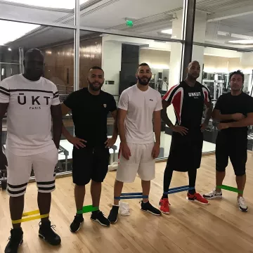 El par de zapatillas adidas original nmd negras que luce Benzema en su cuenta de Instagram