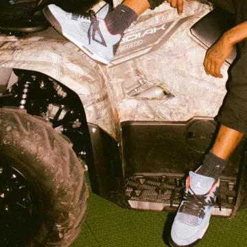 The pair of Jordan 4 Retro Travis Scott Cactus Jack that door travis scott on his post Instagram