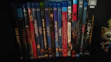 el bluray de la película batman vs superman en el video La VISITA de mi NUEVO ESCENARIO GEEK#ChallengeLaChaineDuGeek!