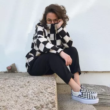 sneakers VANS ANAHEIM SLIP ON checkered black and white views on the account Instagram of cam_.xv