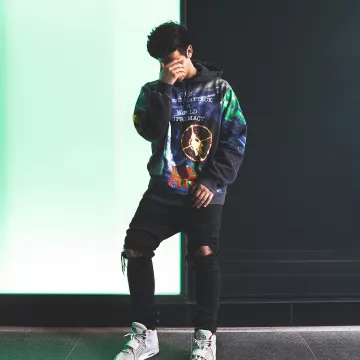 The Nike Yeezy 2 Pure flat door, the youtubeur and influencer Ari Petrou on his Instagram