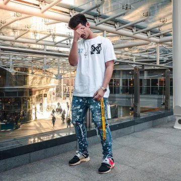 The Nike Air Presto OW that carries the youtubeur and influencer Ari Petrou on his Instagram