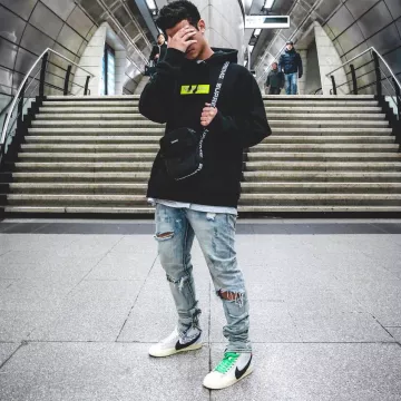 Les Nike Blazer OW que porte le youtubeur et influenceur Ari Petrou sur son Instagram