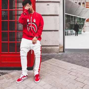 Les RXS rouges lt que porte le youtubeur et influenceur Ari Petrou sur son Instagram