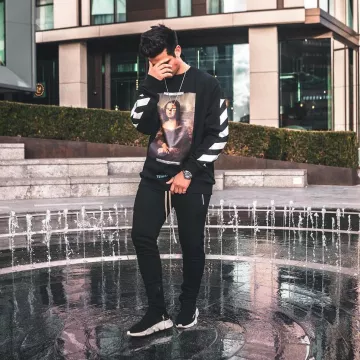 Les Balenciaga Trainer Speed que porte le youtubeur et influenceur Ari Petrou sur son Instagram