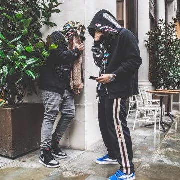 Les Air Jordan 1 Shadow que porte le youtubeur et influenceur Ari Petrou sur son Instagram