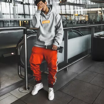 Les Yeezy Powerphase core white que porte le youtubeur et influenceur Ari Petrou sur son Instagram