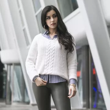 El jersey de punto que lleva Daniela M Biah en su publicación de instagram