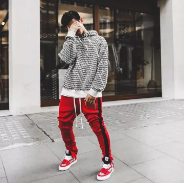 The Vans x Fear of God half cab that bears the youtubeur and influencer Ari Petrou on his Instagram