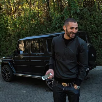 El cinturón Versace de Benzema en su cuenta de Instagram
