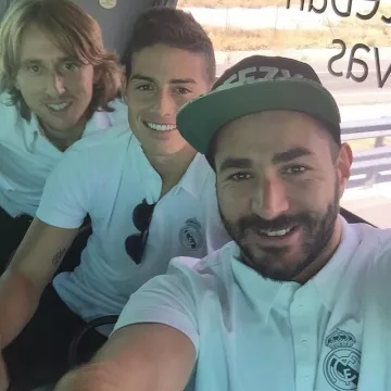 Gorra negra de Yeezy de Benzema en su cuenta de Instagram