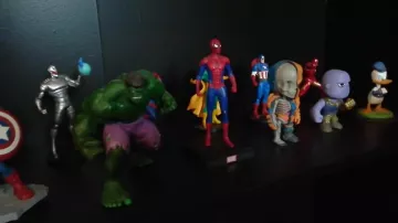 the figurine spiderman panini in the video VISIT my NEW DECOR GEEK !#ChallengeLaChaineDuGeek