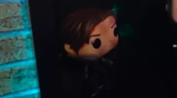 the figurine " lara croft in the video VISIT my NEW DECOR GEEK !#ChallengeLaChaineDuGeek