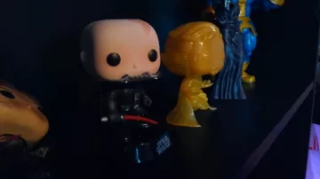 the figurine " darth vader in the video VISIT my NEW DECOR GEEK !#ChallengeLaChaineDuGeek