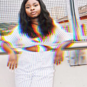 el traje a rayas usado por mademoisellegloria visto en instagram