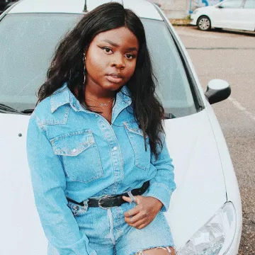 la camisa vaquera usada por mademoisellegloria en instagram