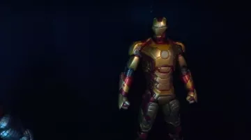 the mini iron man in the video VISIT my NEW DECOR GEEK !#ChallengeLaChaineDuGeek