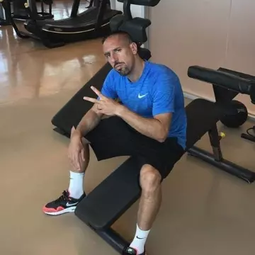 Le t shirt bleu Nike que porte Ribery sur son post Instagram
