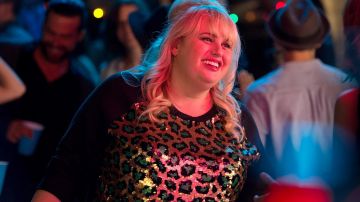 Suéter Michael Kors de Robin (Rebel Wilson) en Single, manual de usuario