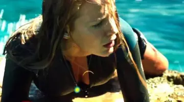 The pendant Saint Christopher from Nancy Adams (Blake Lively) in The Shallows