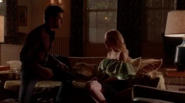 Le top en soie à pois vert de Chanel#1 (Emma Roberts) dans Scream Queens