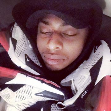 The nike air max 270 black-grey and red Sultan on his account Instagram