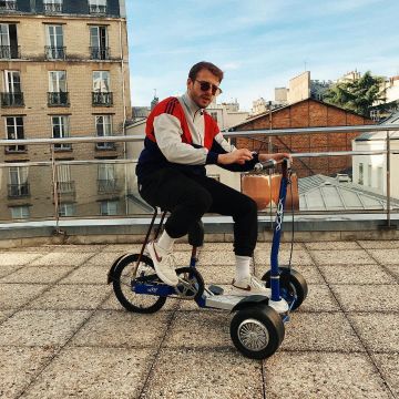 The tracksuit jacket tricolour Adidas Originals of Maxenss (Maxence Laperouse) on a post-Instagram