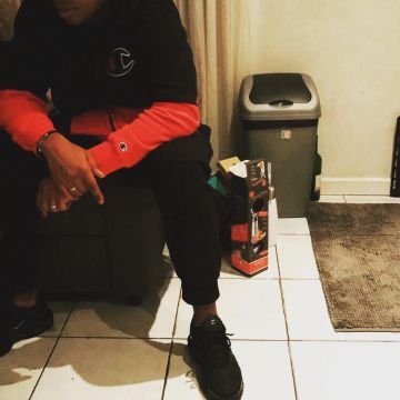 The nike airmax plus black Sultan on his account Instagram