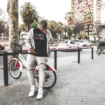 Le hoodie à zip gris small box SUPREME que porte l'influenceur anglais Vivian Frank sur son Instagram