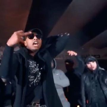 the Nike jacket grey Sultan on his account Instagram